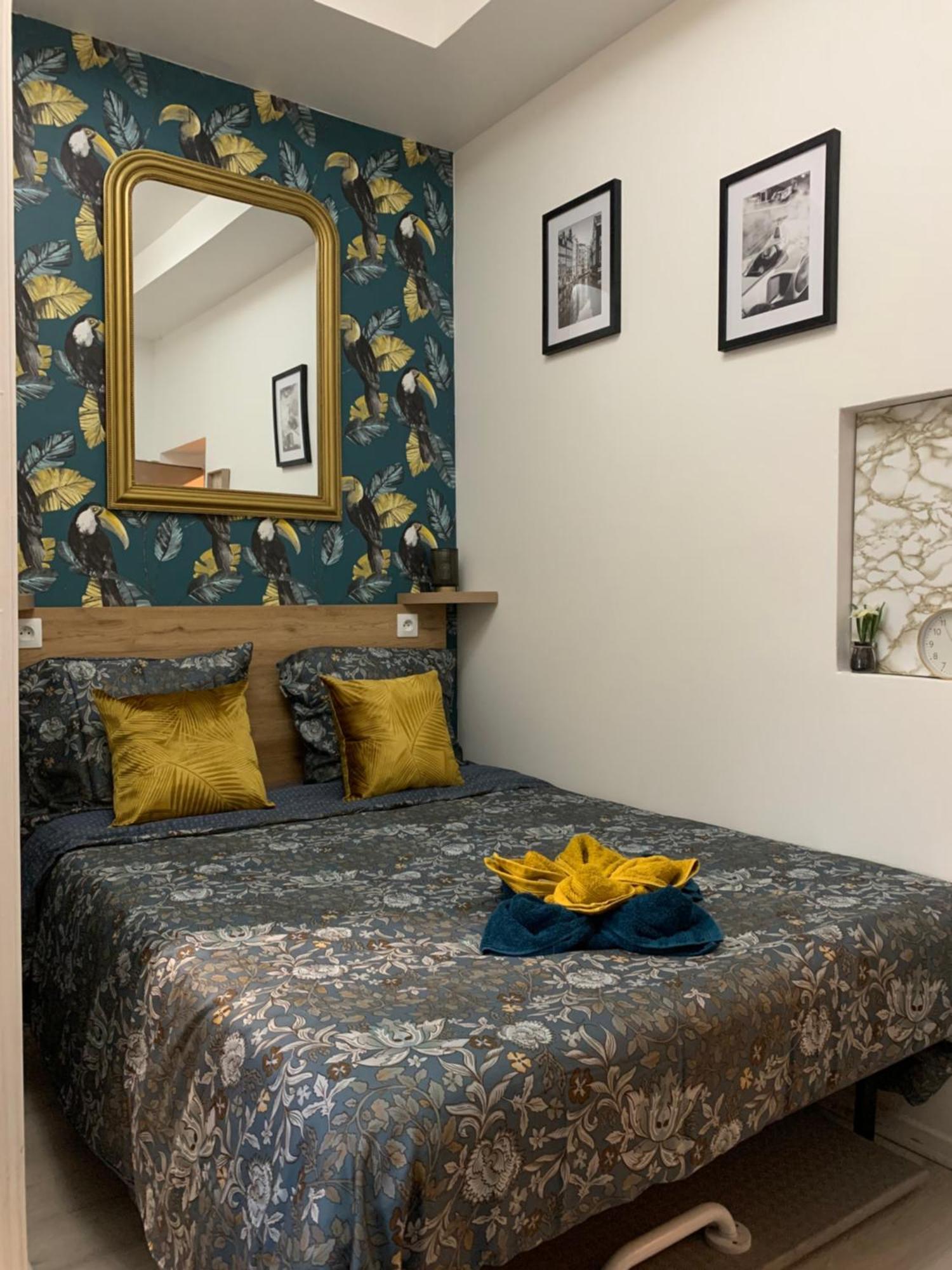 Golden Apartment *